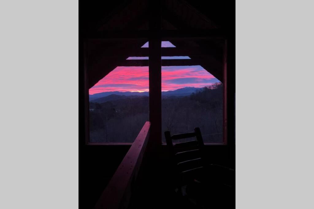 View! Private! Hot Tub,Pool Table,Fireplace,Relax! 세비어빌 외부 사진