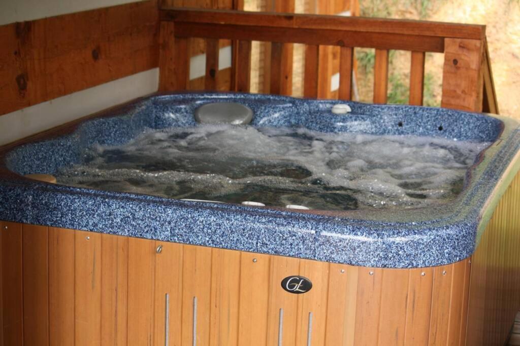 View! Private! Hot Tub,Pool Table,Fireplace,Relax! 세비어빌 외부 사진